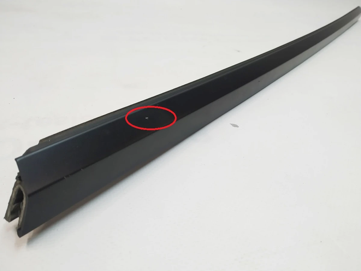 2 Молдинг наружный двери передней левой BLACK Tesla Model Y 1495710-00-F