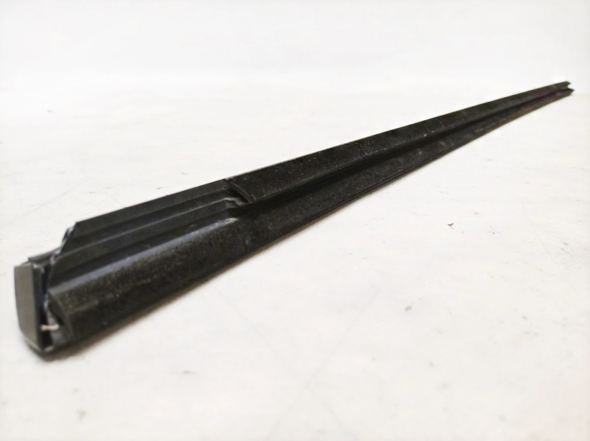 2 Молдинг зовнішній дверей передніх правих BLACK BLACK Tesla Model Y 1495713-00-B