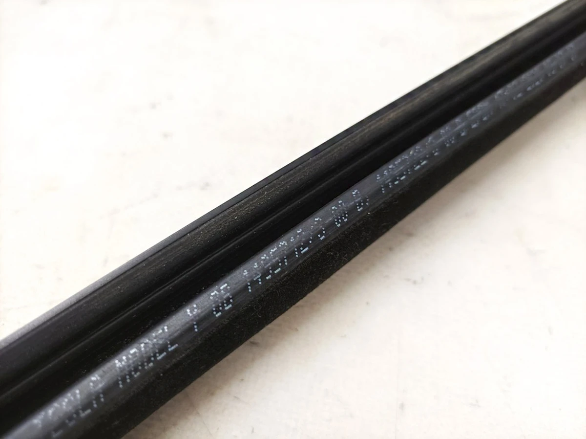 2 Молдинг зовнішній дверей передніх правих BLACK BLACK Tesla Model Y 1495713-00-B