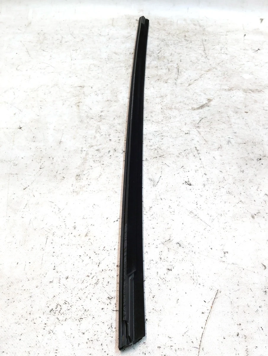 2 Молдинг зовнішній дверей задніх правих BLACK Tesla Model Y 1495723-00-C, 1495721-00-E