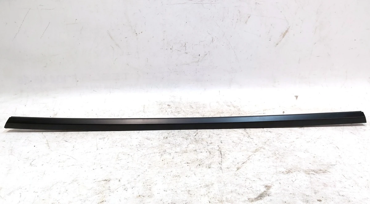 2 Молдинг зовнішній дверей задніх правих BLACK Tesla Model Y 1495723-00-C, 1495721-00-E