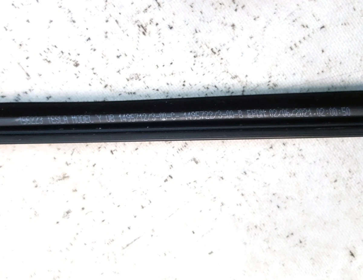 2 Молдинг зовнішній дверей задніх правих BLACK Tesla Model Y 1495723-00-C, 1495721-00-E