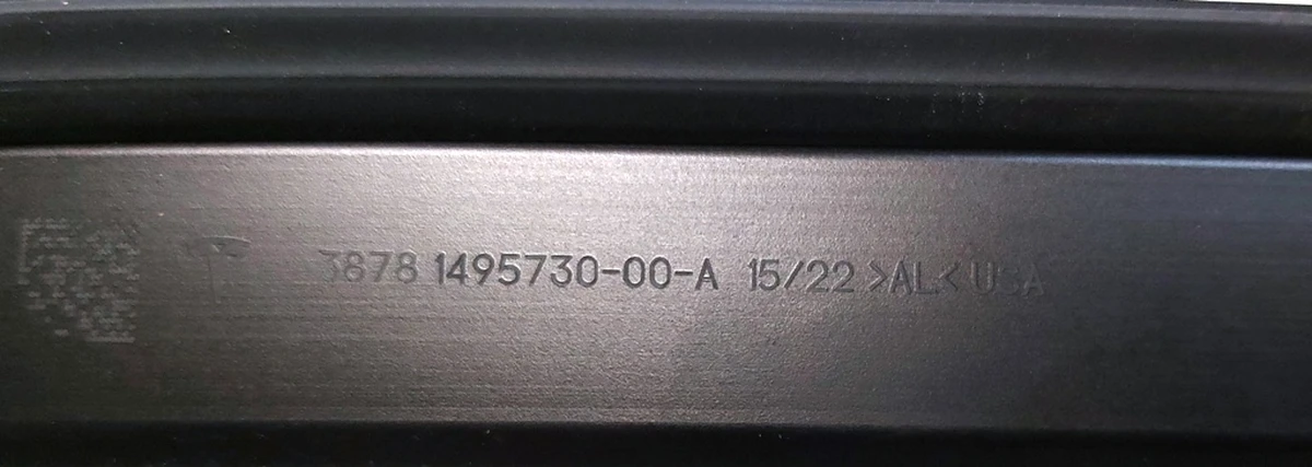 1 MY UPPER BRIGHT TRIM CAP LH BLACK Tesla Model Y 1495730-00-A