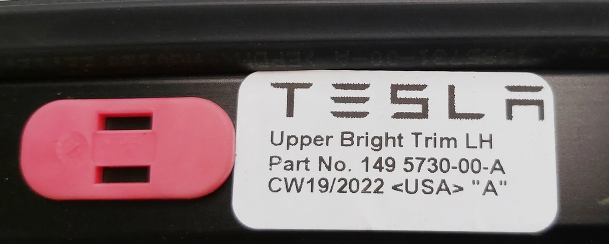 1 MY UPPER BRIGHT TRIM CAP LH BLACK Tesla Model Y 1495730-00-A