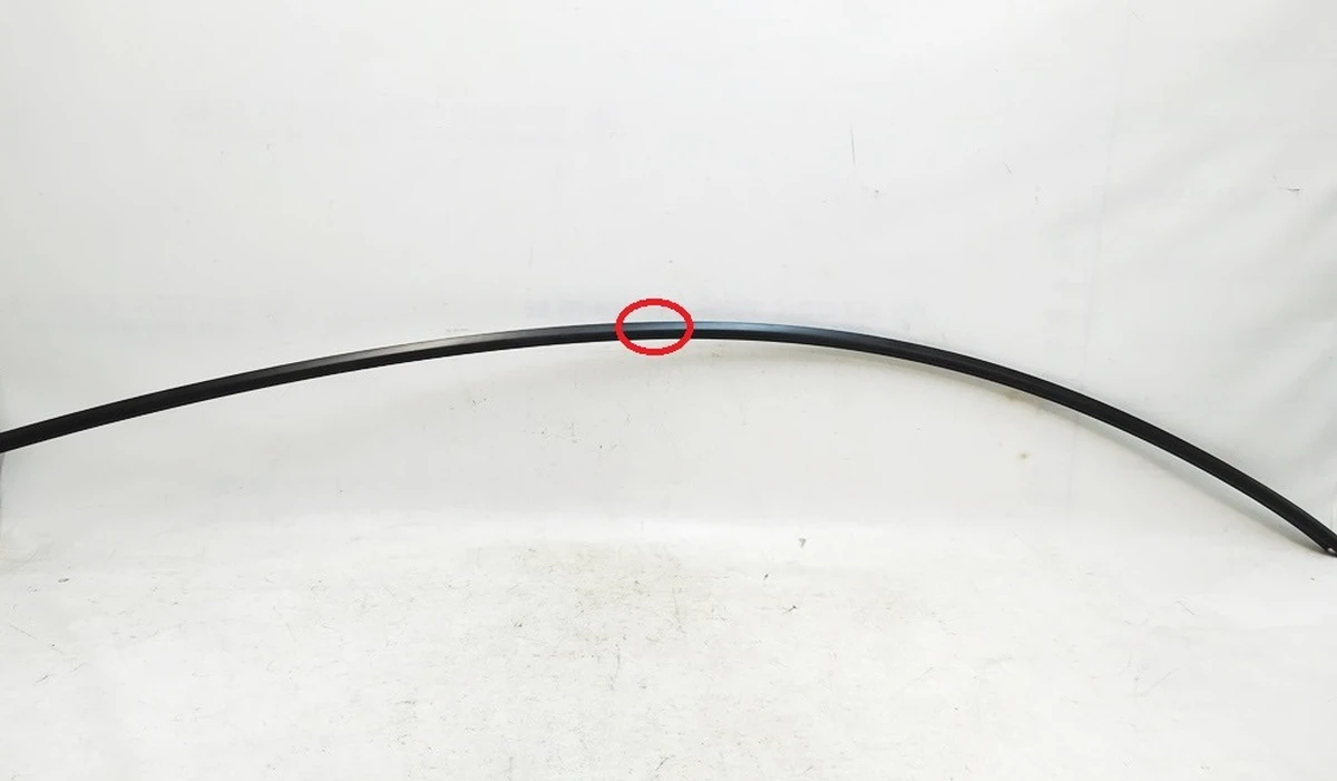 2 MY UPPER BRIGHT TRIM CAP RH with damage Tesla model Y 1495731-00-A