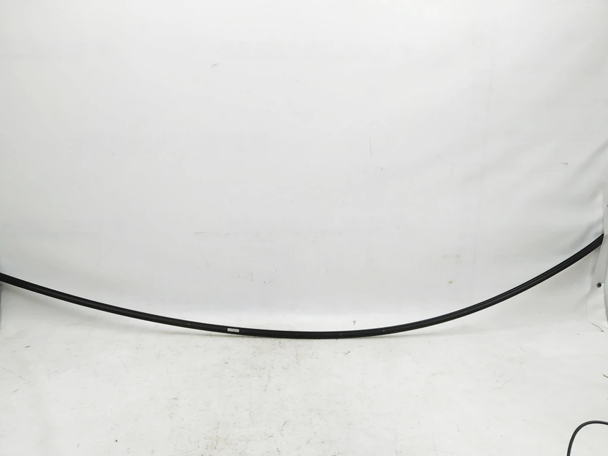 2 MY UPPER BRIGHT TRIM CAP RH with damage Tesla model Y 1495731-00-A