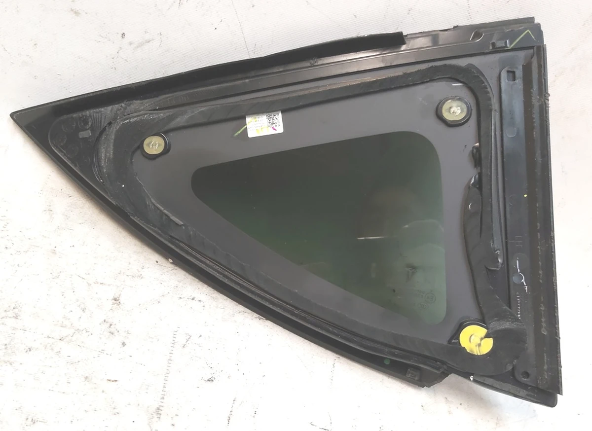 3 Скло крила заднього лівого (кватирка) Tesla Model Y 1495740-00-E