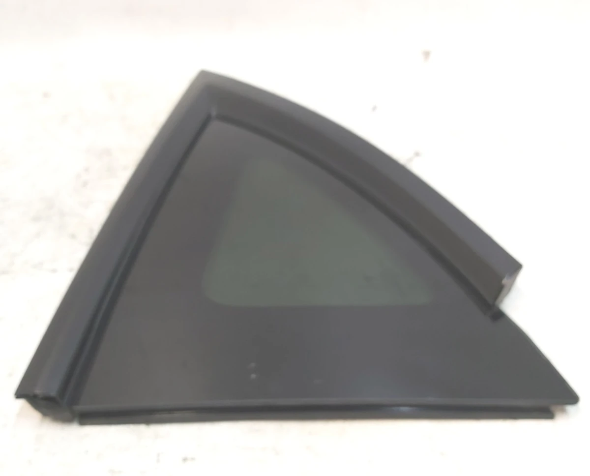 3 Скло крила заднього лівого (кватирка) Tesla Model Y 1495740-00-E