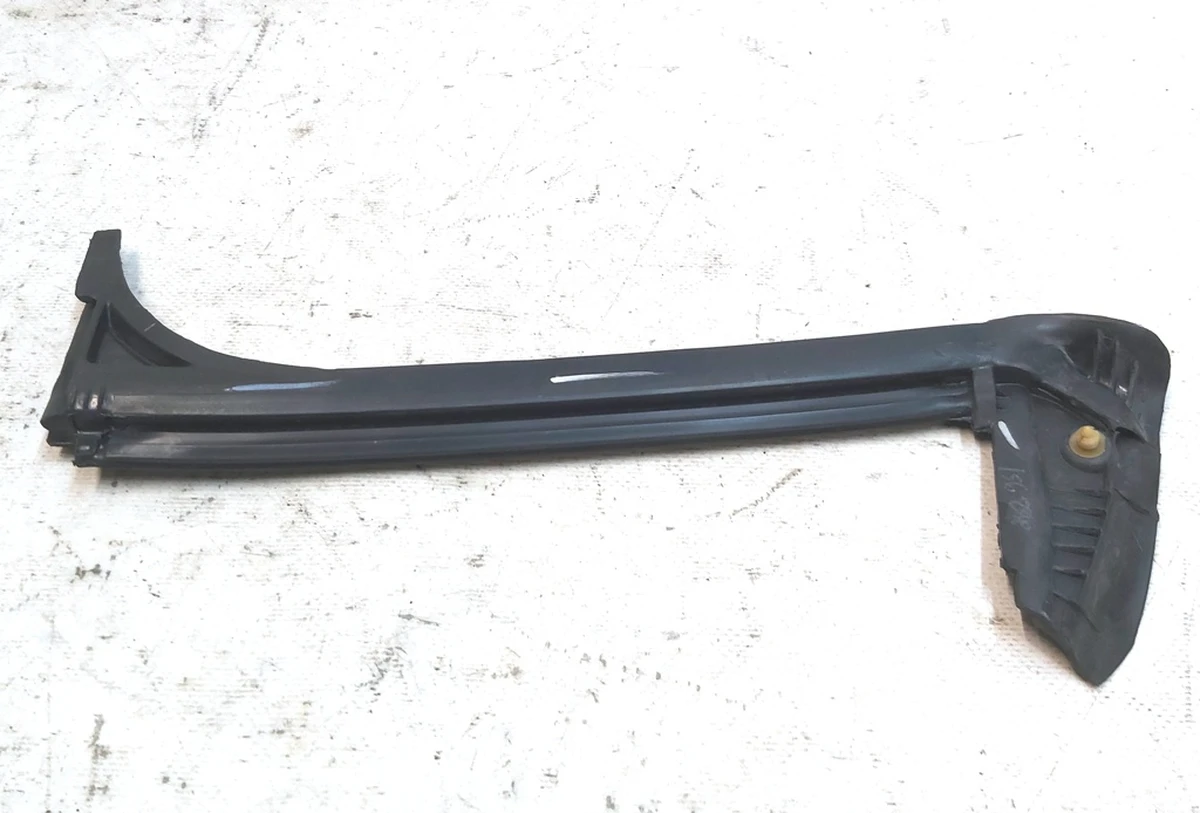 Seal rubber glass fender rear left Tesla model Y 1495740-00-E