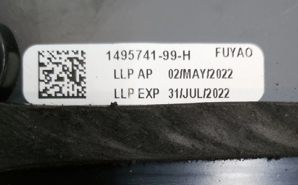 3 Скло крила заднього правого (кватирка) Tesla Model Y 1495741-00-E