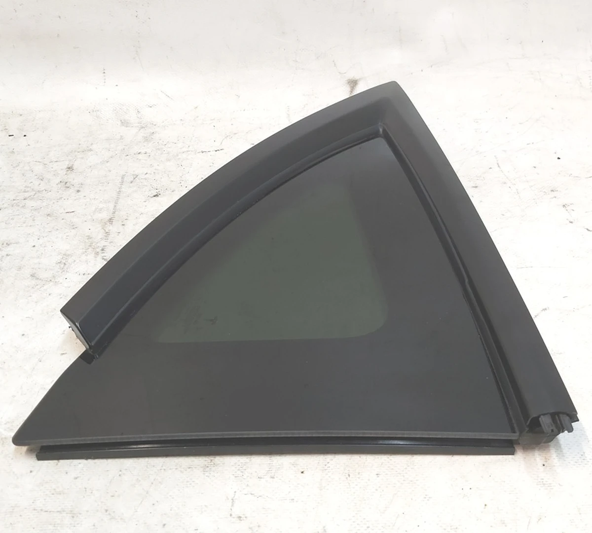 3 Quarter glass assembly - Rear - Right hand Tesla Model Y 1495741-00-E