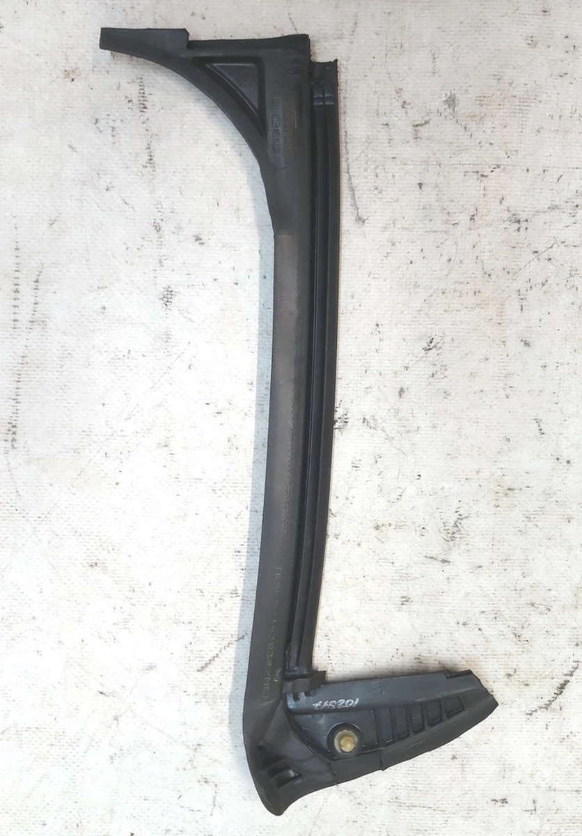 Ущільнювач гумовий скла крила заднього правого Tesla model Y 1495741-00-E