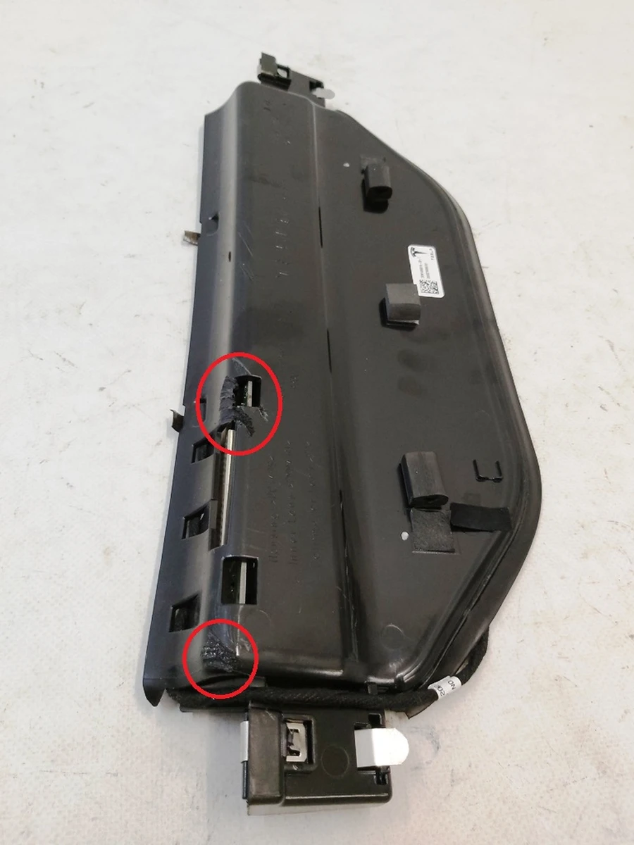 16 СТОП сигнал кришки багажника Tesla Model Y 1783718-00-B