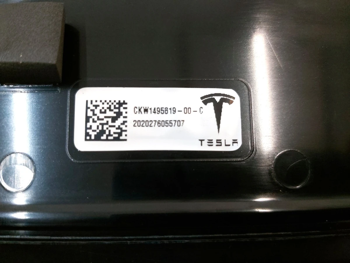 16 СТОП сигнал кришки багажника Tesla Model Y 1783718-00-B