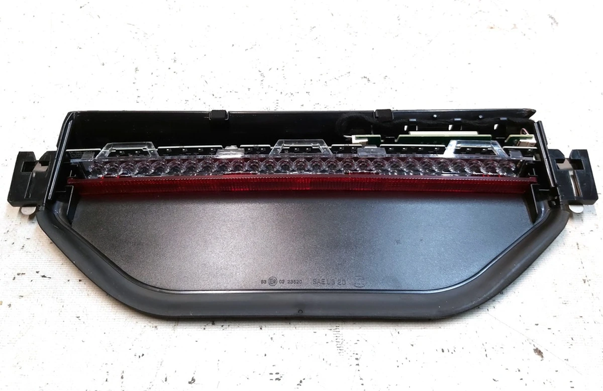 16 СТОП сигнал кришки багажника Tesla model Y 1495819-99-C