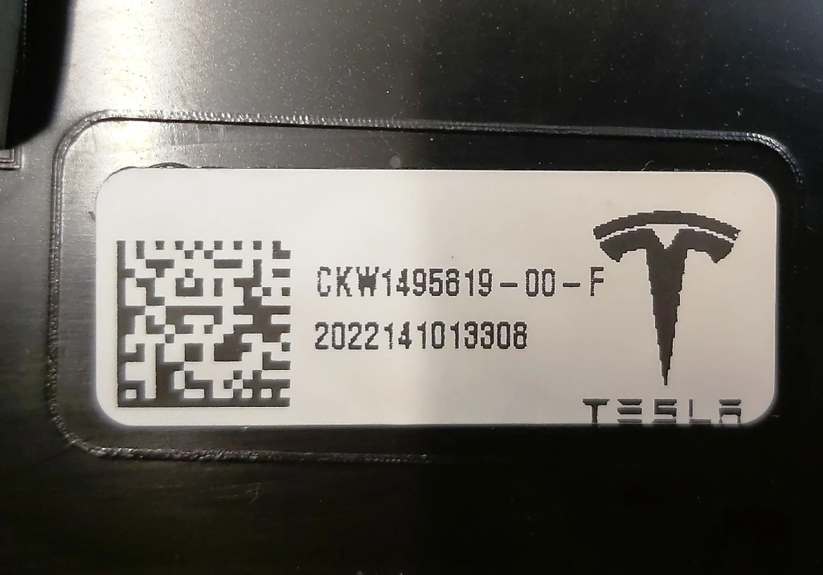 16 СТОП сигнал кришки багажника Tesla model Y 1495819-99-C