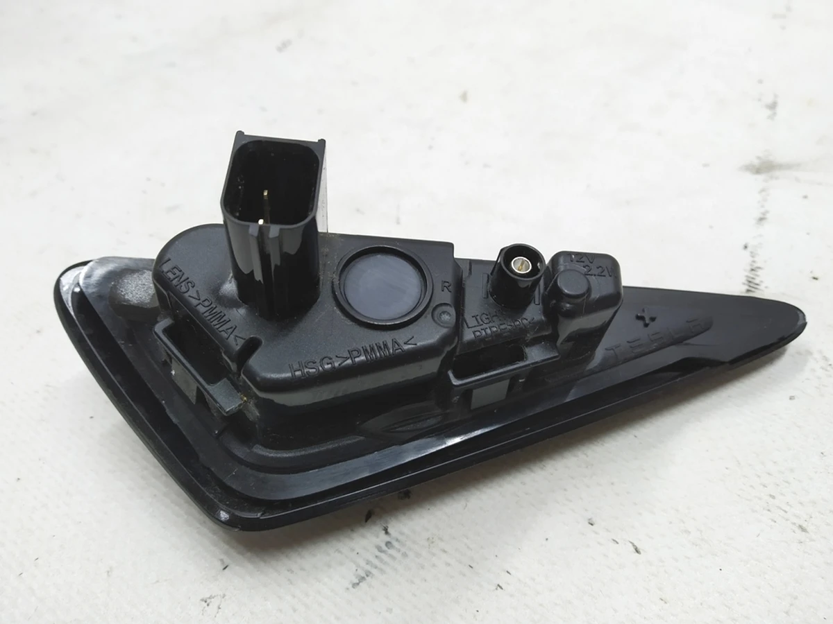 3 Turn signal repeater right (camera) BLACK TTesla model 3, model Y 1495865-20-C