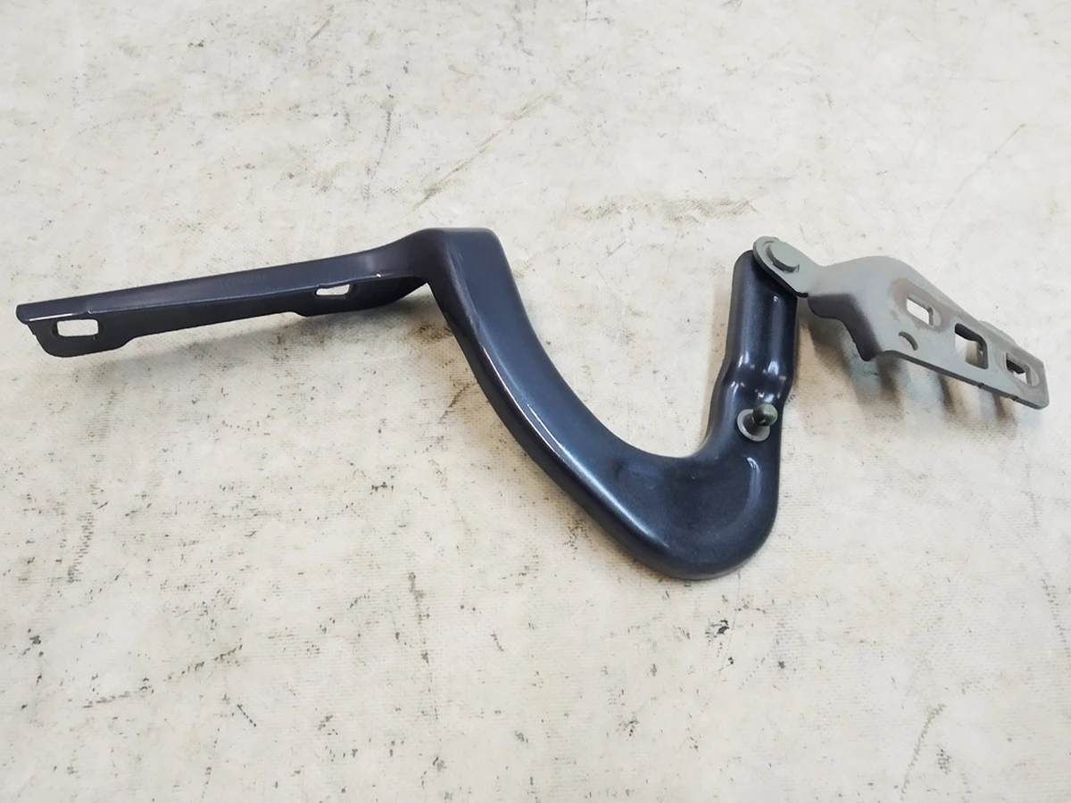 2 Петля кріплення капота ліва Tesla Model Y 1496267-00-C