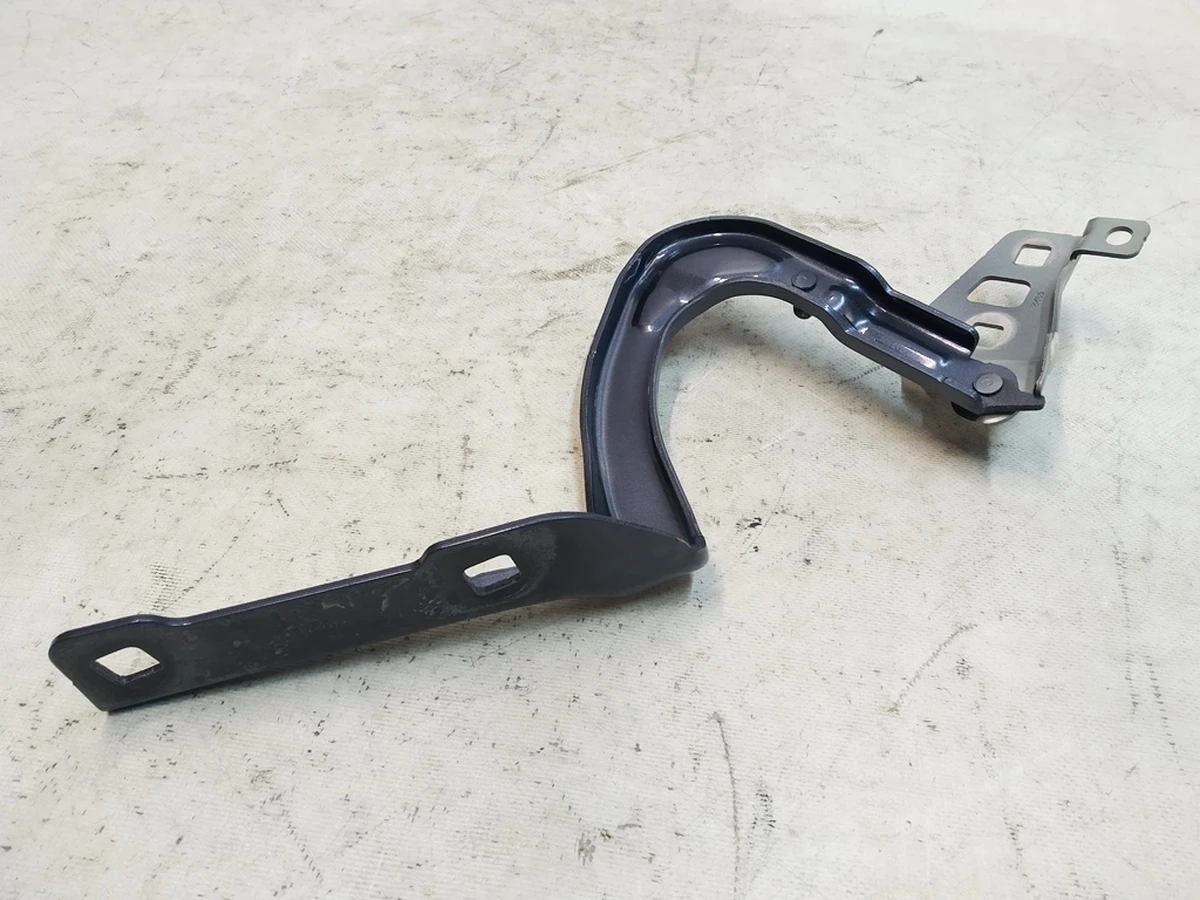 2 Петля кріплення капота ліва Tesla Model Y 1496267-00-C