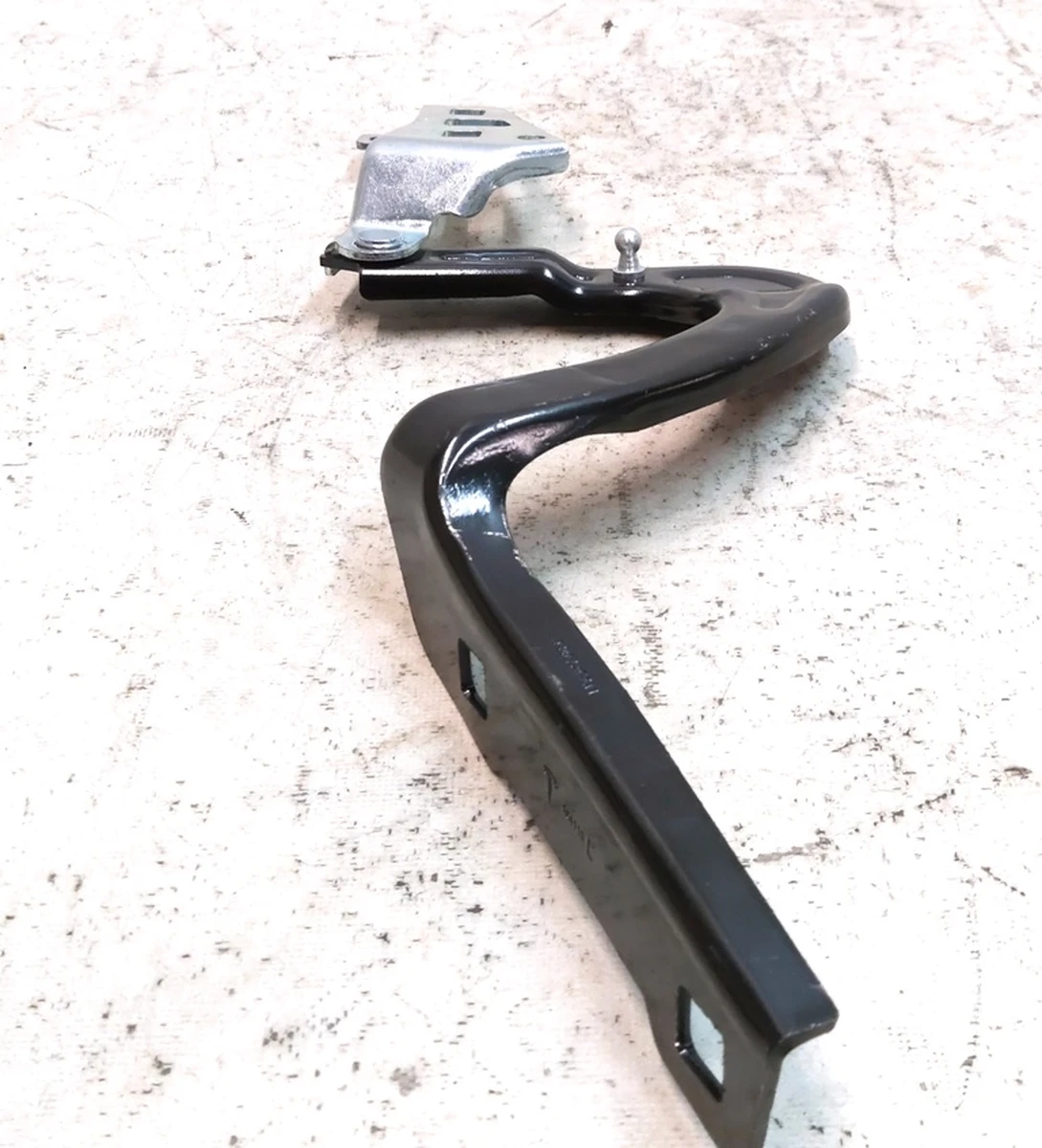 2 Петля кріплення капота ліва Tesla Model Y 1496267-00-C