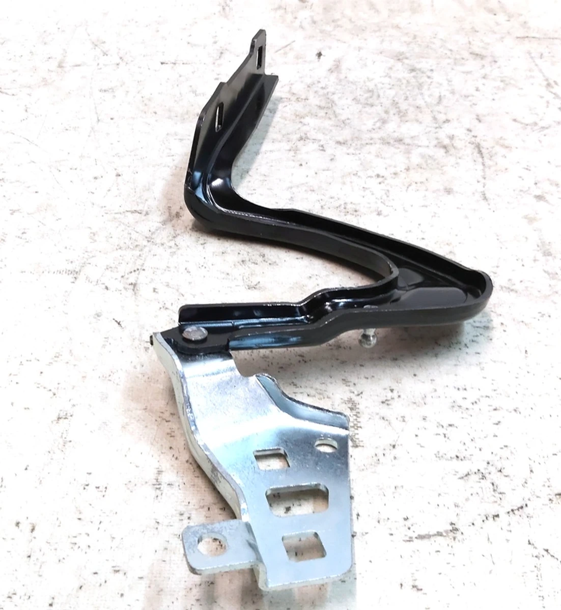 2 Петля кріплення капота ліва Tesla Model Y 1496267-00-C