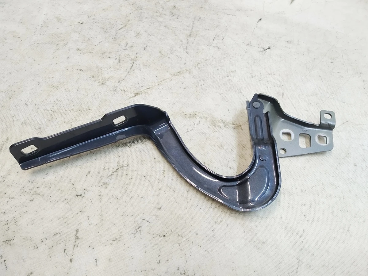 2 Петля кріплення капота права Tesla Model Y 1496268-00-C