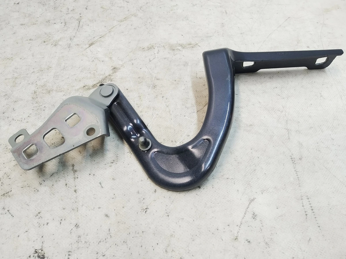 2 Петля кріплення капота права Tesla Model Y 1496268-00-C