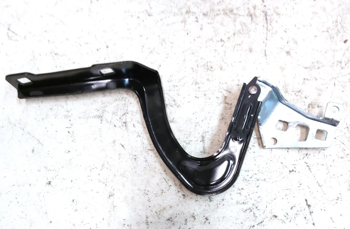 2 Петля кріплення капота права Tesla Model Y 1496268-00-C