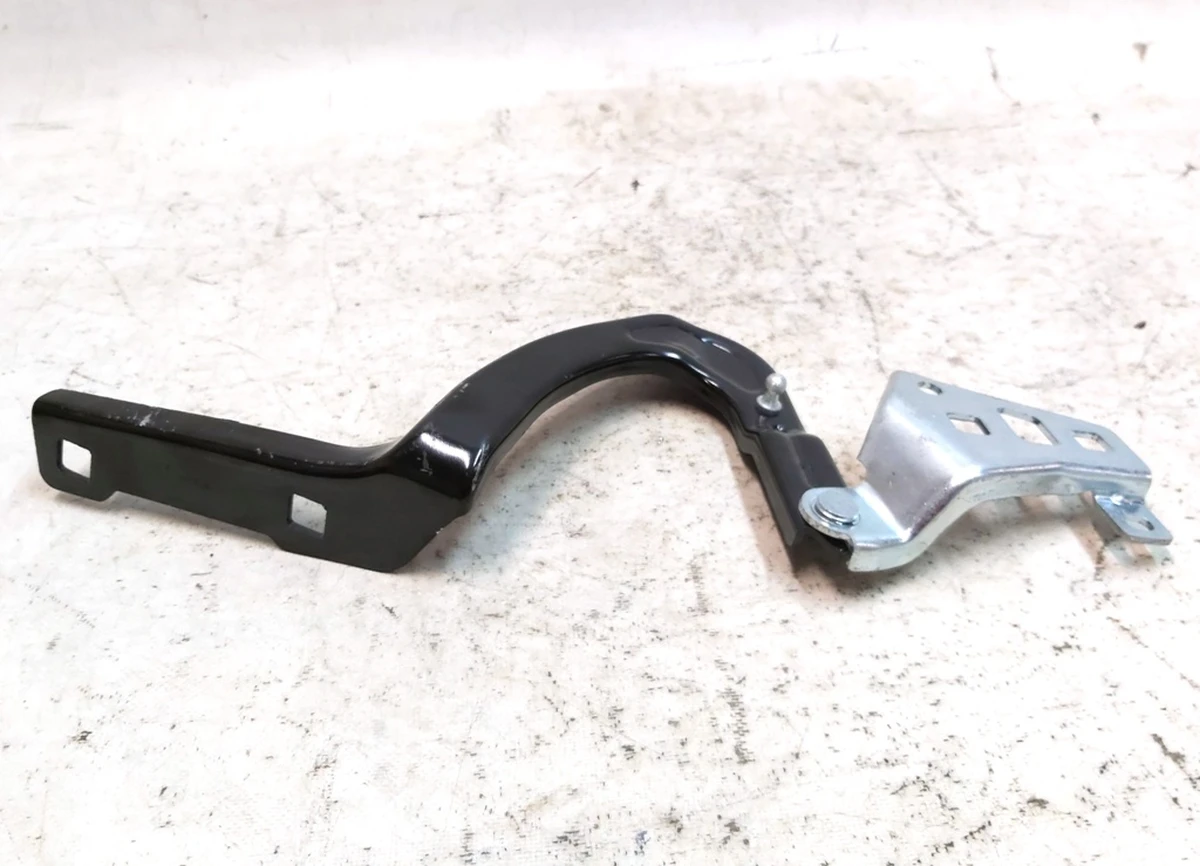 2 Петля кріплення капота права Tesla Model Y 1496268-00-C