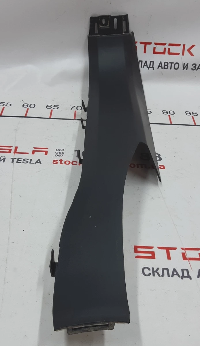 8 Облицювання стійки A нижня права Tesla model X 1496508-00-A