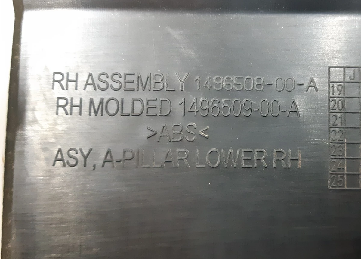 8 Облицювання стійки A нижня права Tesla model X 1496508-00-A