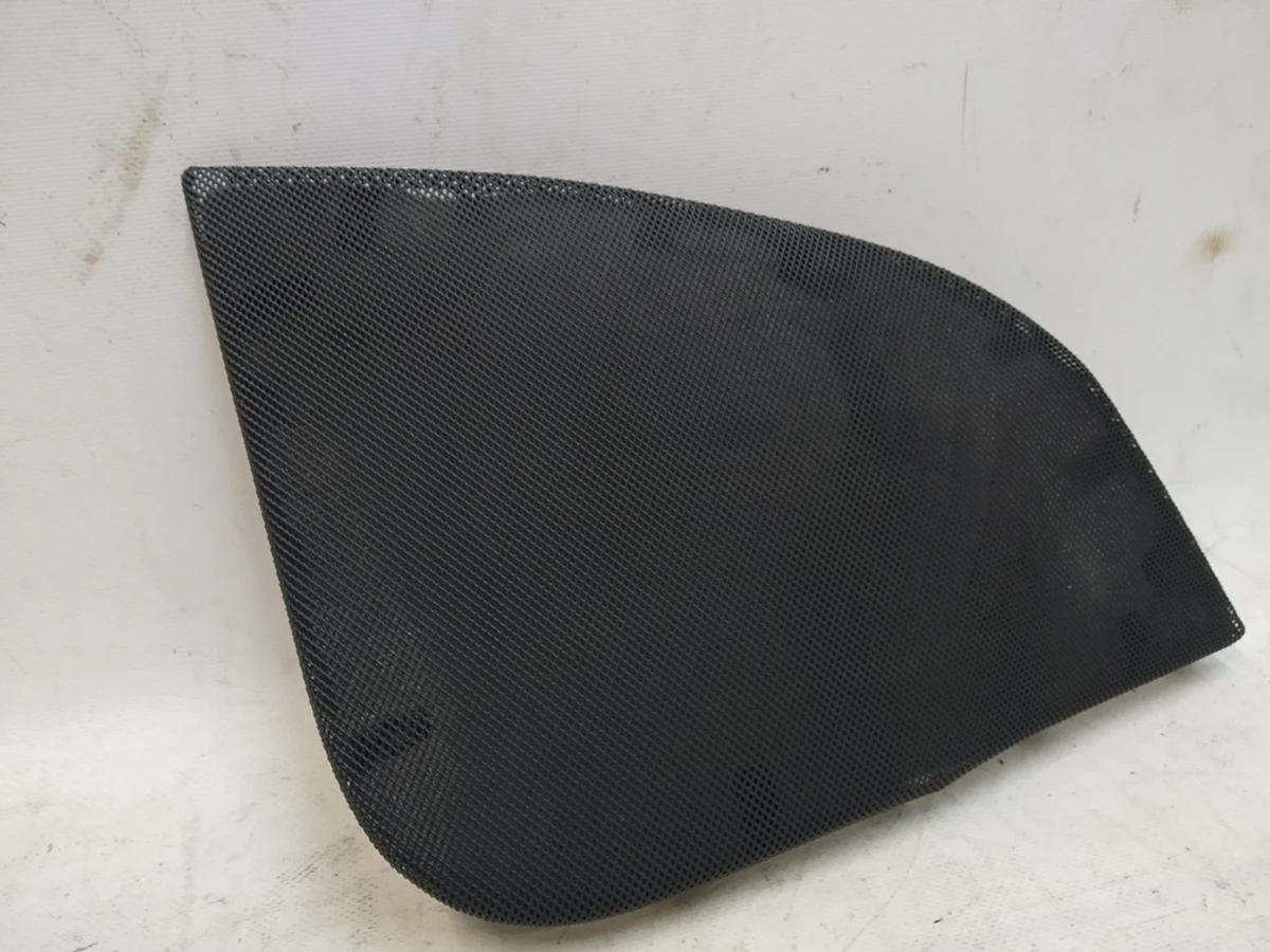 Декоративная накладка динамика двери передняя правая (повреждена) Tesla model Y 1497295