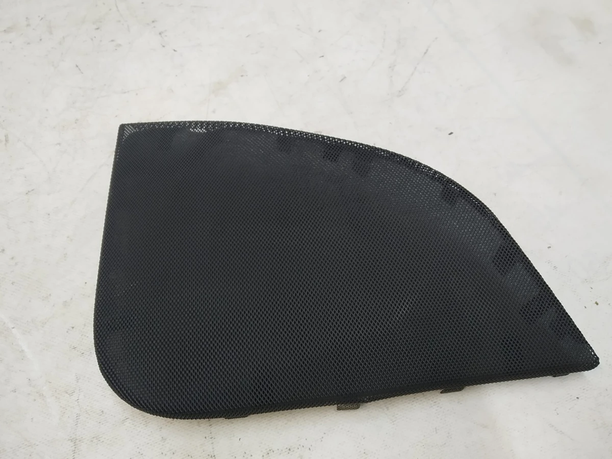 Декоративная накладка динамика двери передняя правая (повреждена) Tesla model Y 1497295