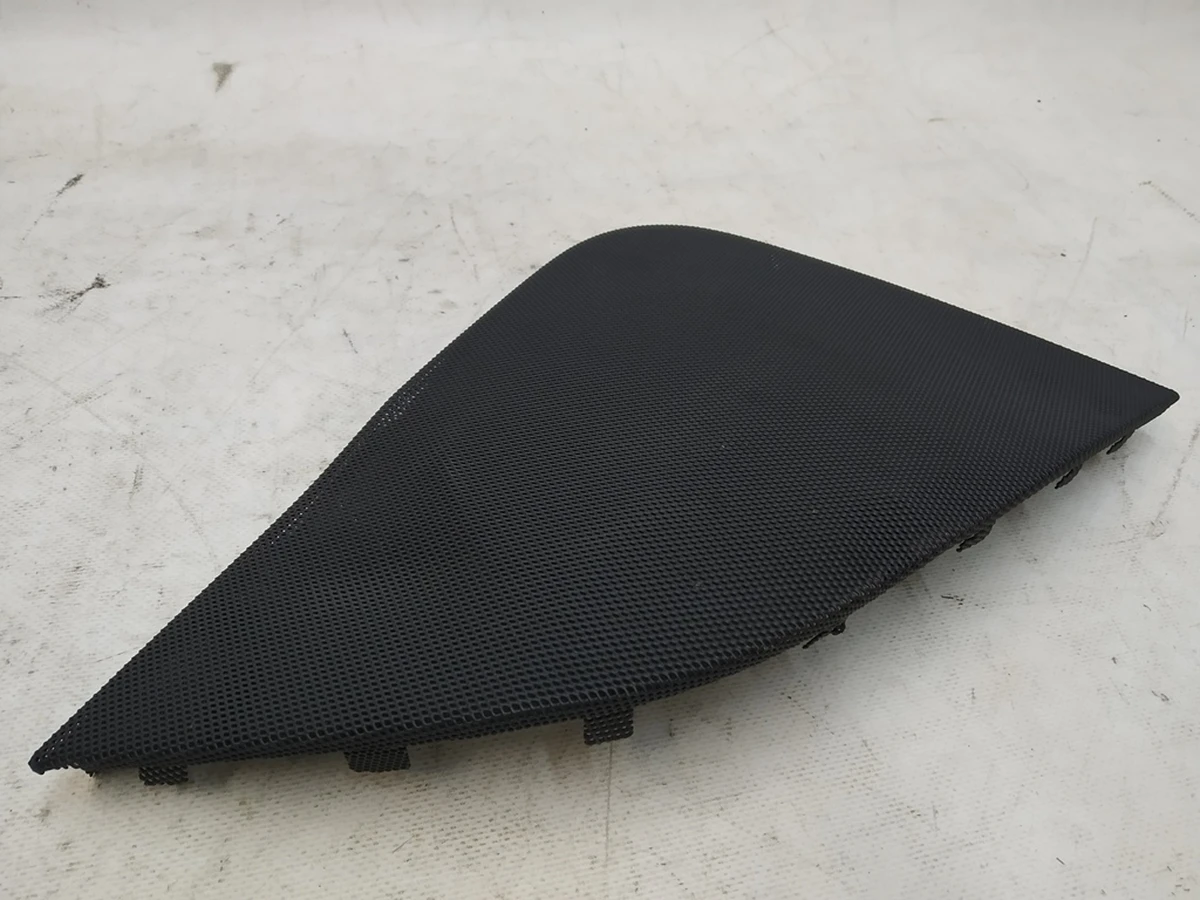 Декоративная накладка динамика двери передняя правая (повреждена) Tesla model Y 1497295