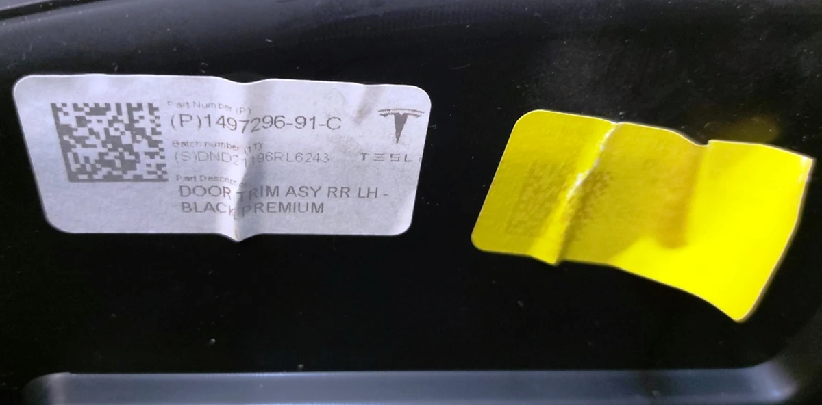 1 Карта двери задней левой в сборе PREM BLACK Tesla Model Y 1497296-91-C