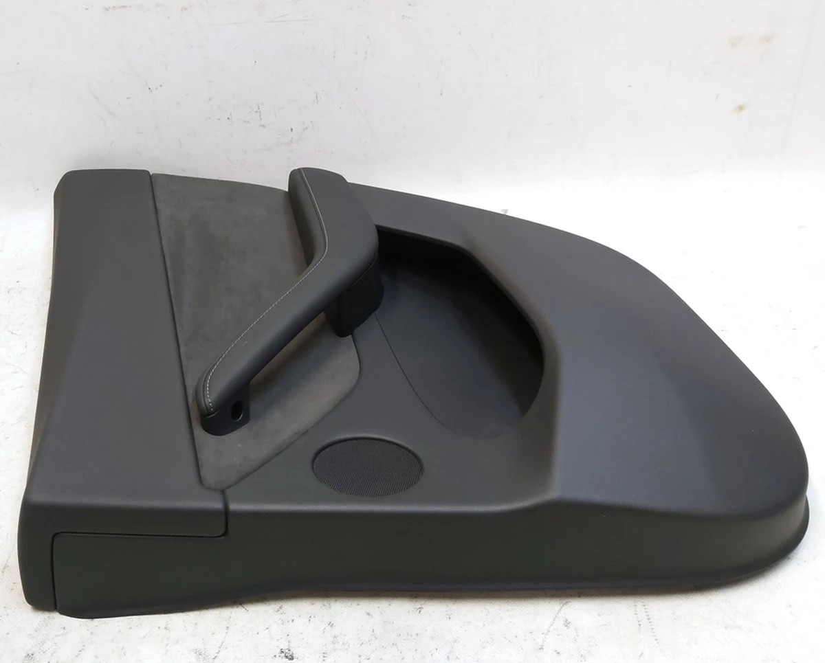 9 Карта двери задней правой с динамиком с повреждением PREM BLACK Tesla model Y 1497297-91-C