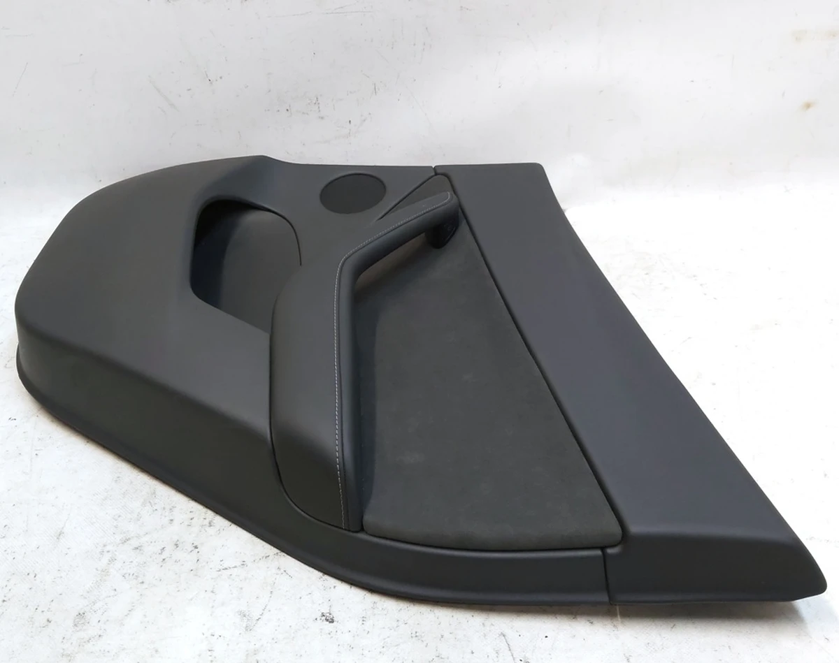 9 Карта двери задней правой с динамиком с повреждением PREM BLACK Tesla model Y 1497297-91-C