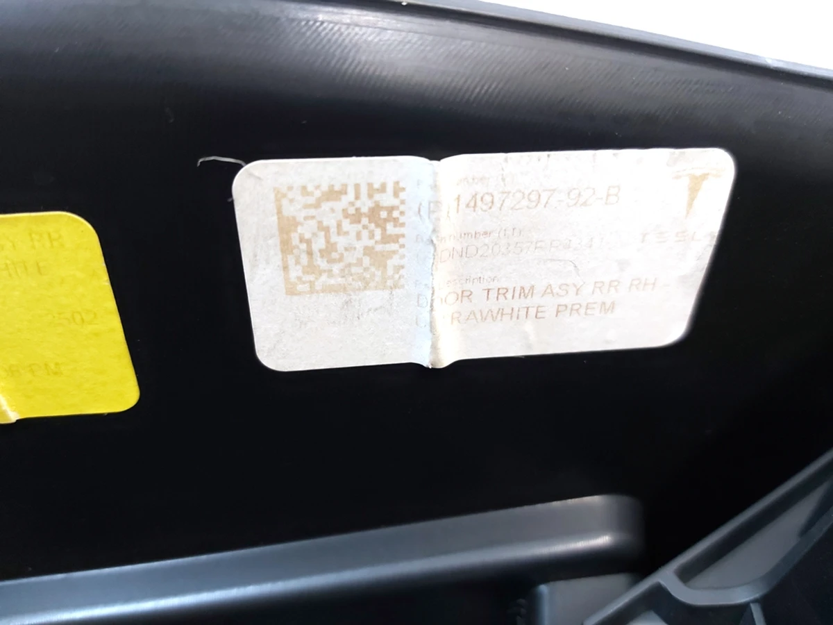 Карта дверей задніх правих у зборі PREM WHITE Tesla Model Y 1497297-92-B