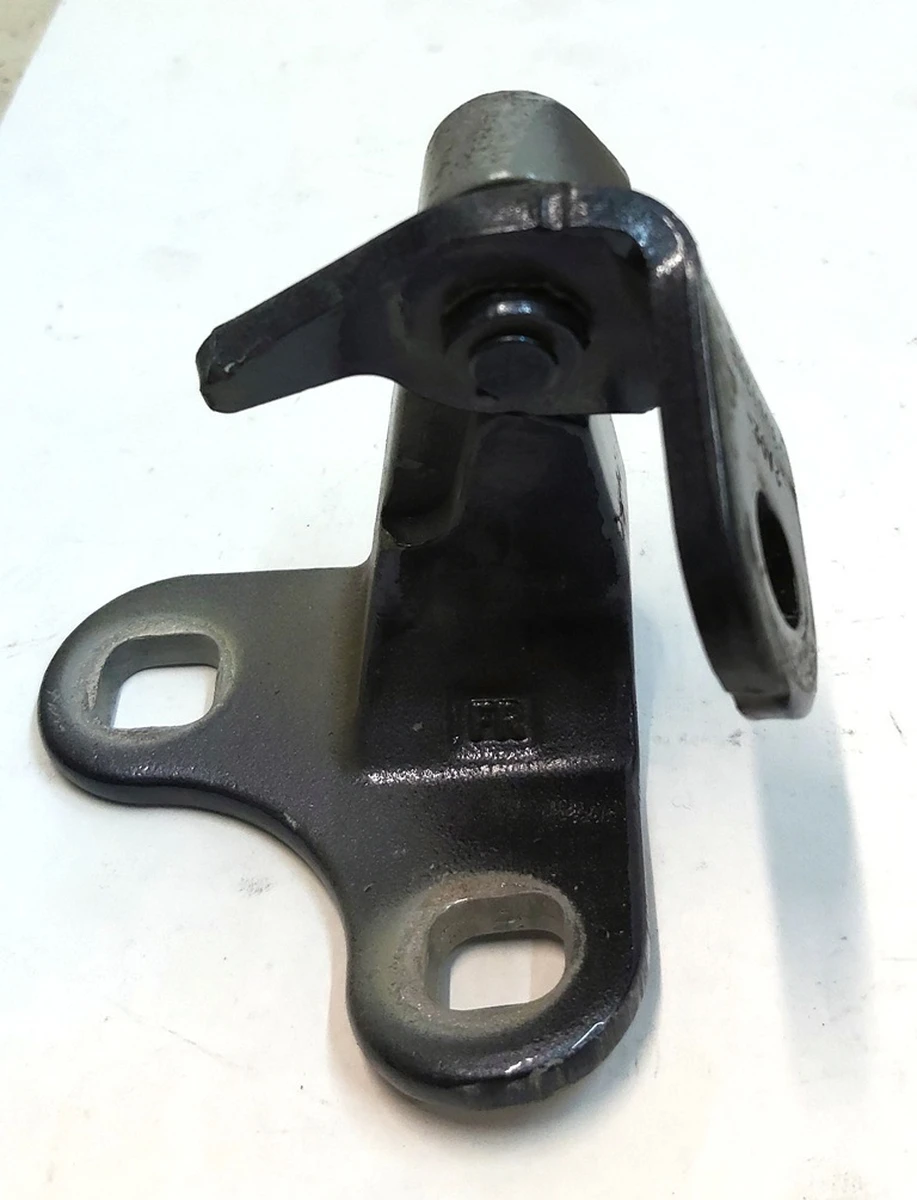 1 Петля двери передней правой верхняя нижняя PMNG некондиция Tesla model Y 1497496-00-C