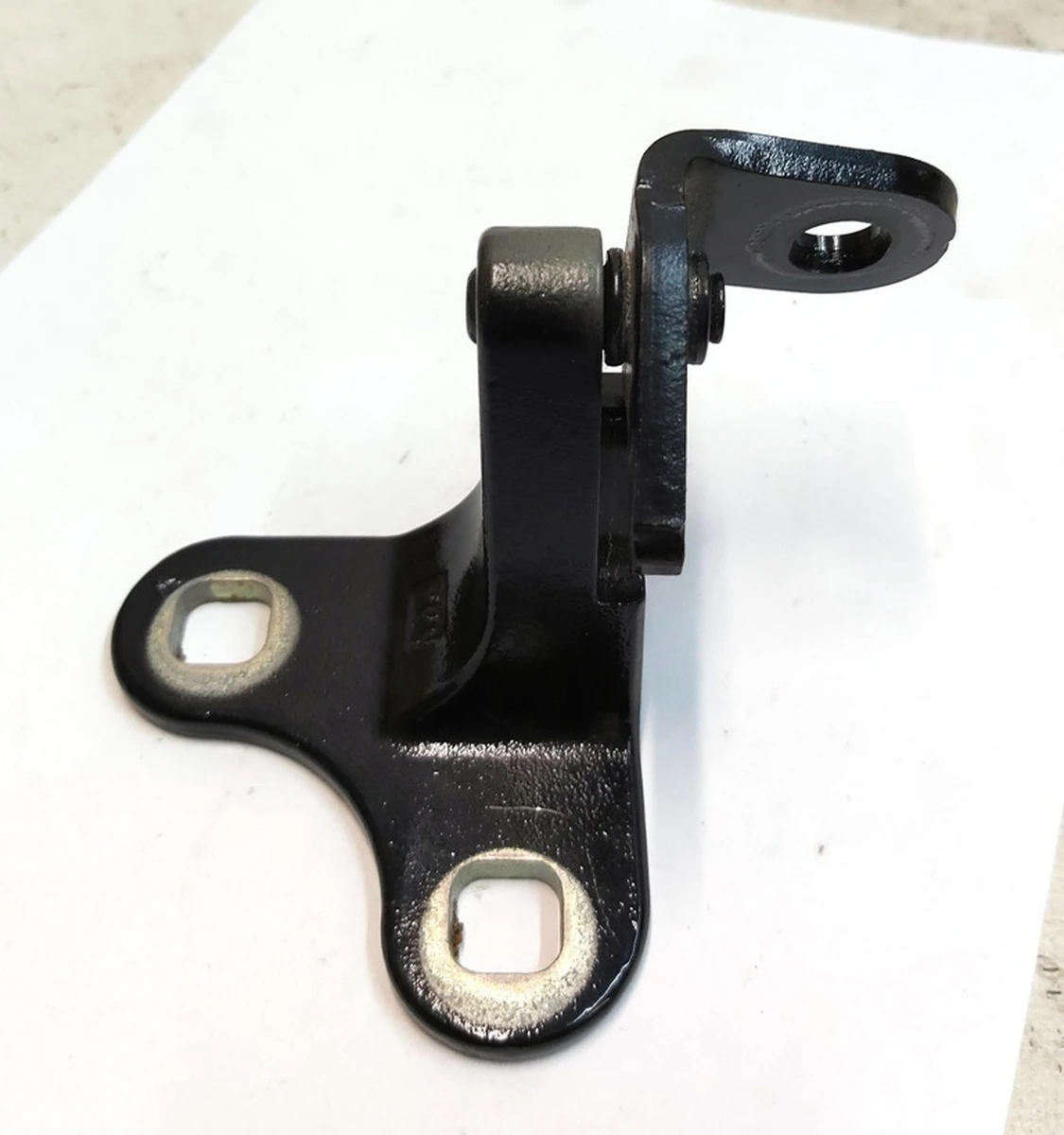1 Петля дверей задніх правих нижня PBSB Tesla Model Y 1497499-00-E