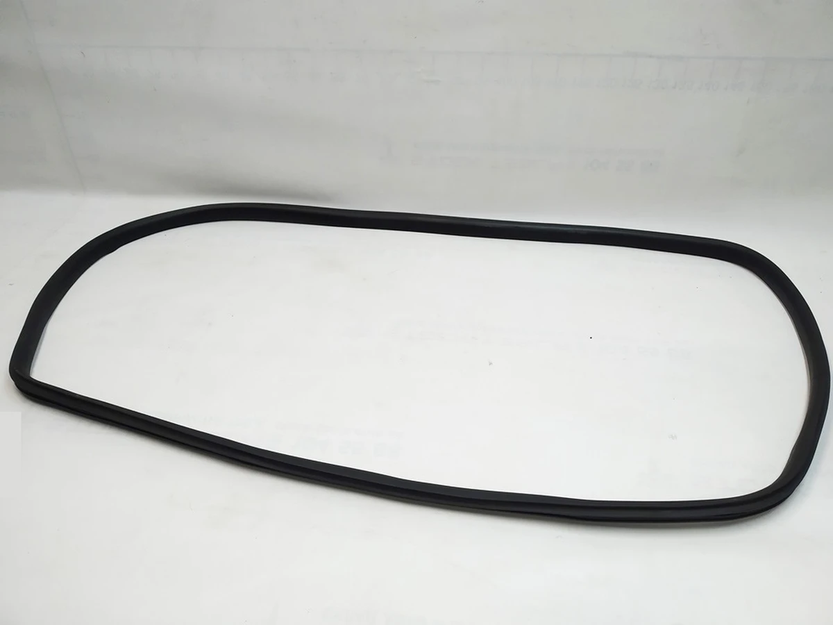 1 Ущільнювач дверного отвору переднього лівого Tesla Model Y 1497673-98-E