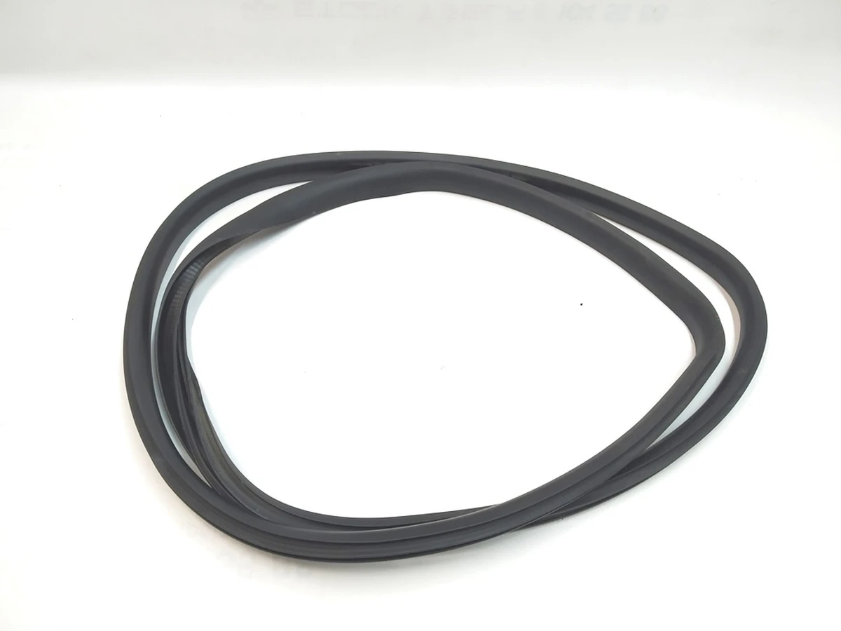 1 Ущільнювач дверного отвору переднього лівого Tesla Model Y 1497673-98-E