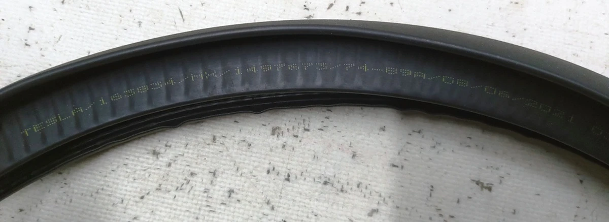 1 Primary body seal - Front - Left hand and right hand Tesla Model Y 1497674-98-E, 1497673-98-E