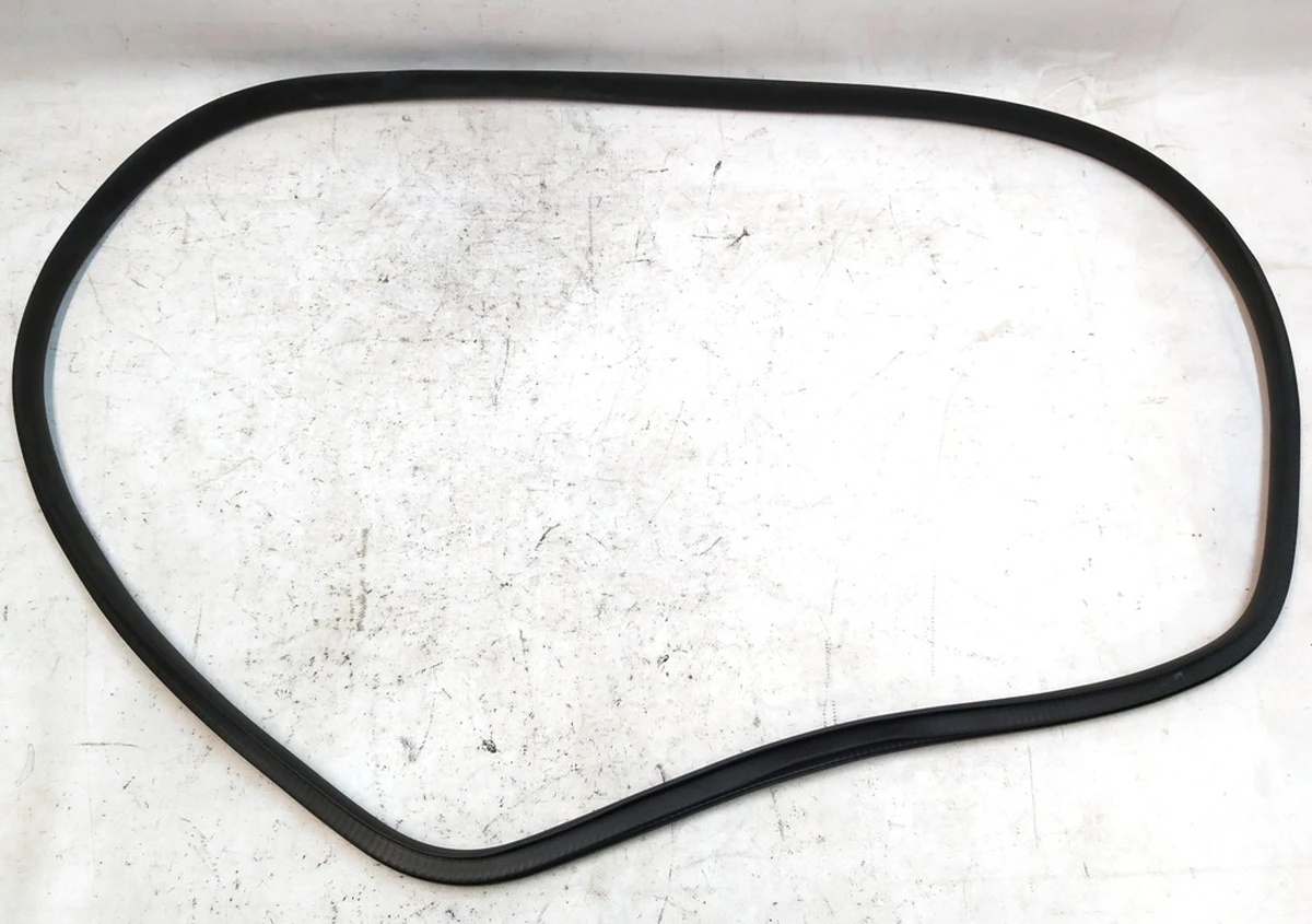 2 Ущільнювач дверного отвору заднього лівого Tesla Model Y 1497675-98-E