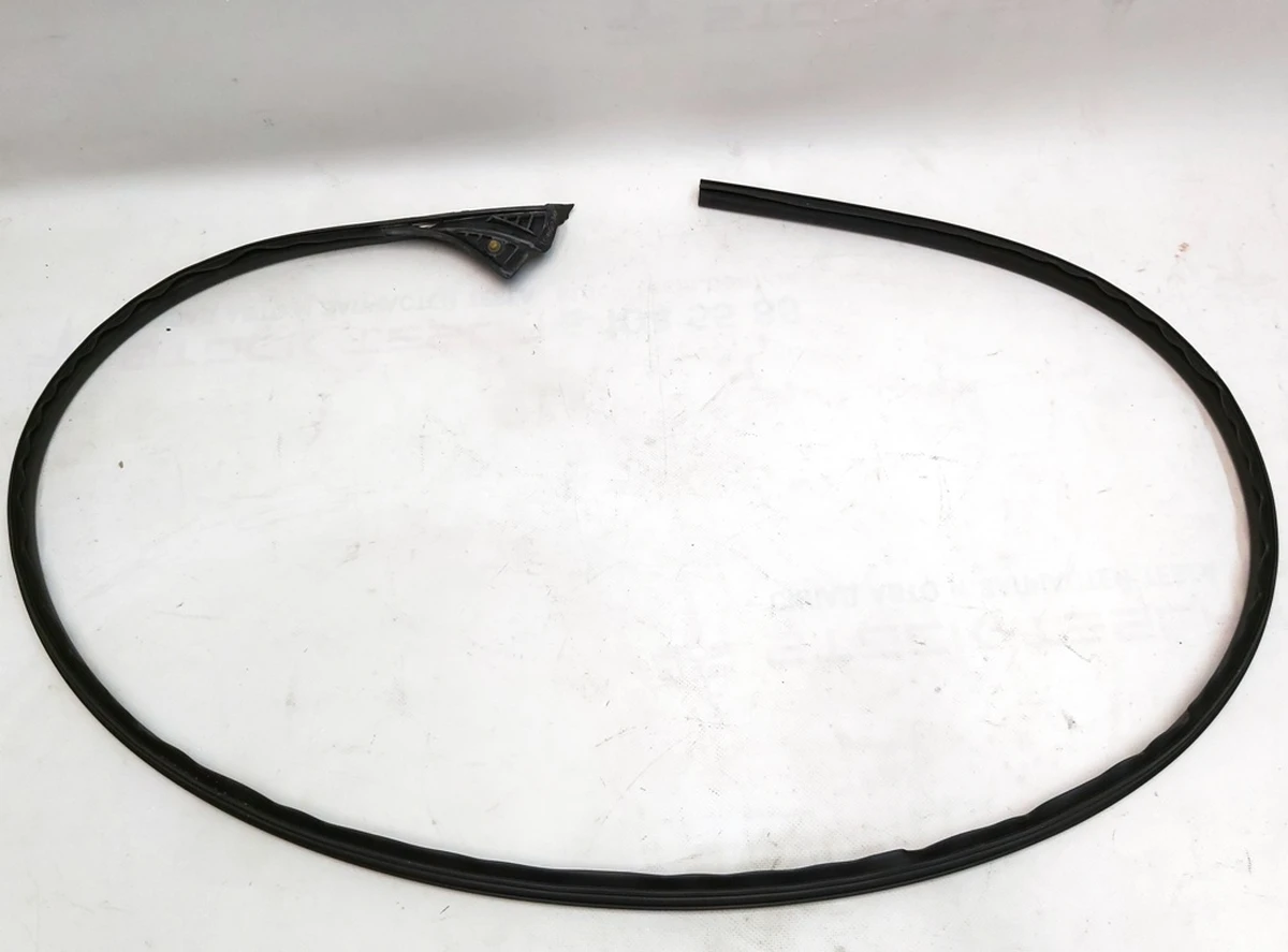 3 Upper Left Door Molding Seal Tesla model Y 1497677-00-A