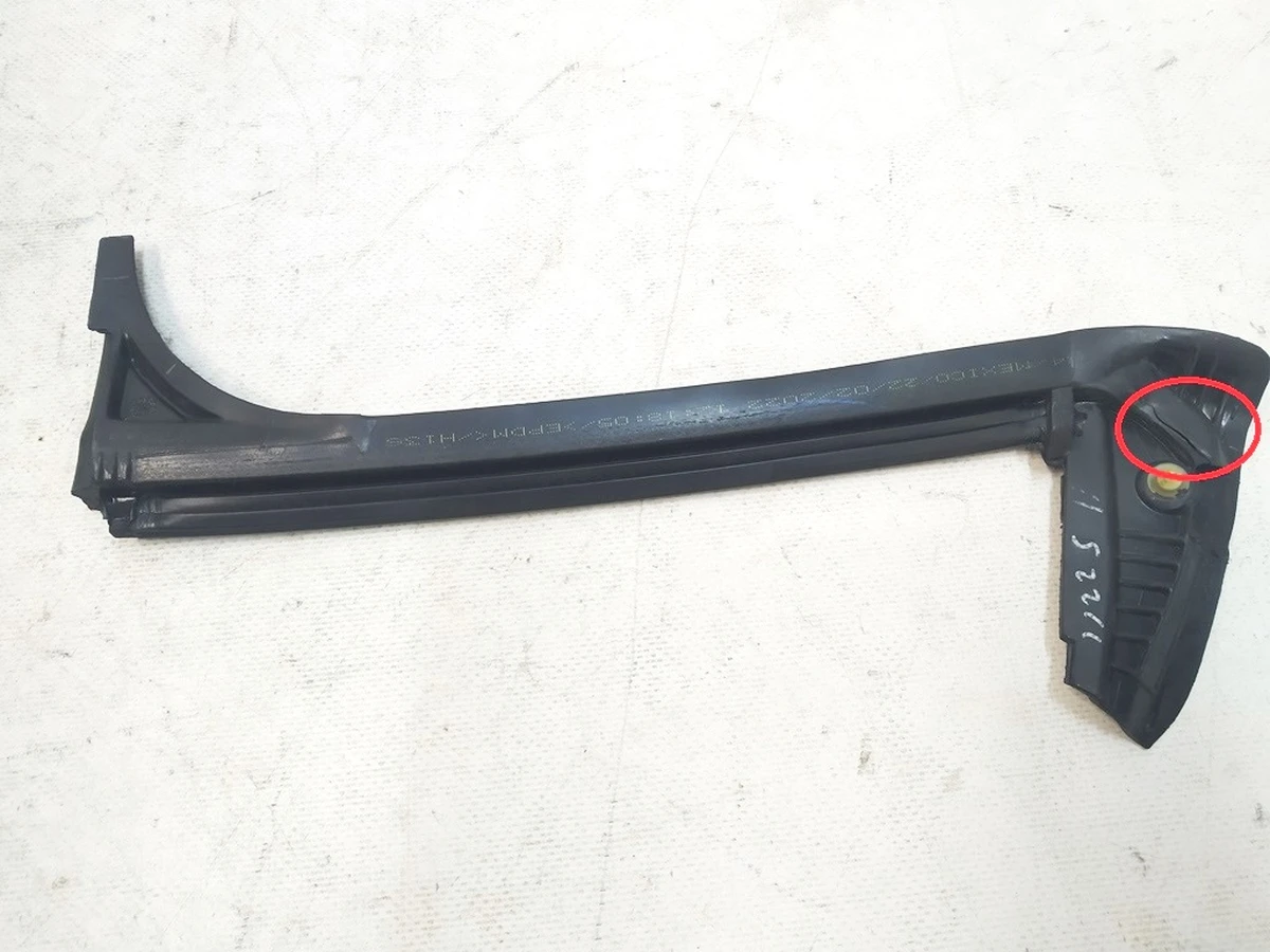 3 Ущільнювач гумовий скла крила заднього лівого (пошкодження) Tesla Model Y 1673553-00-B