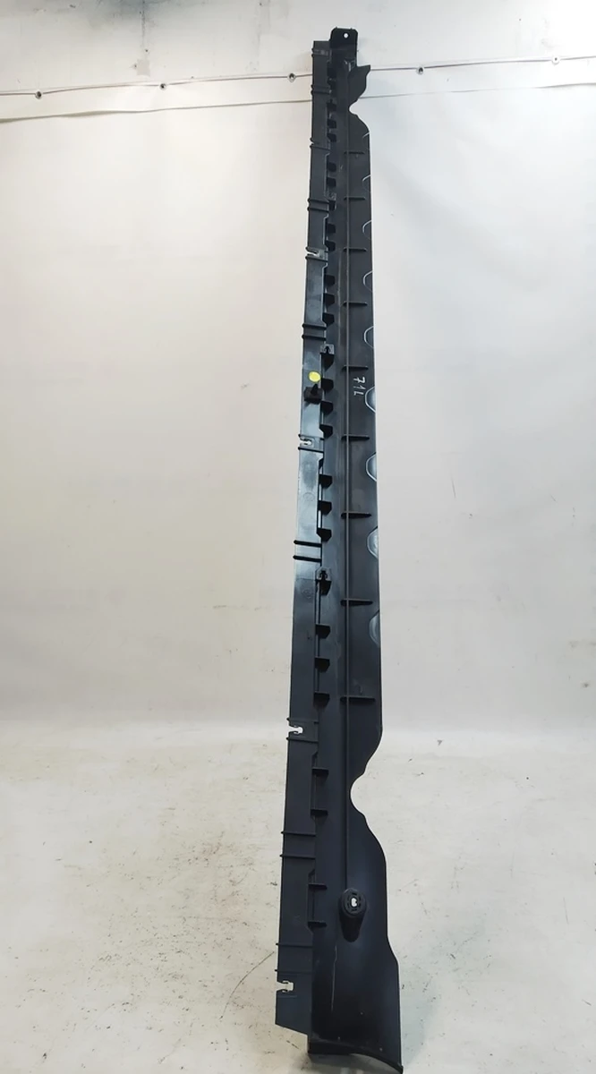 3 Кронштейн накладки порога лівої рокерної панелі (пошкодження) Tesla model Y 1497741-00-B