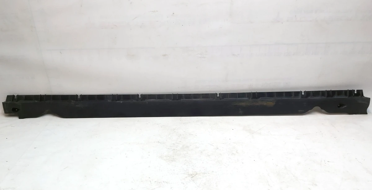 3 Кронштейн накладки порога лівої рокерної панелі Tesla model Y 1497741-00-B