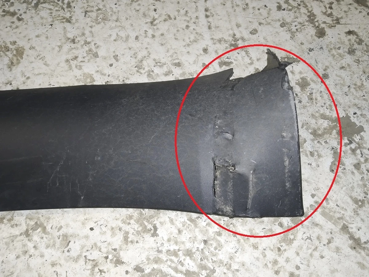 2 MODEL Y, ROCKER COVER RH, ASY damaged Tesla model Y 1497744-00-B