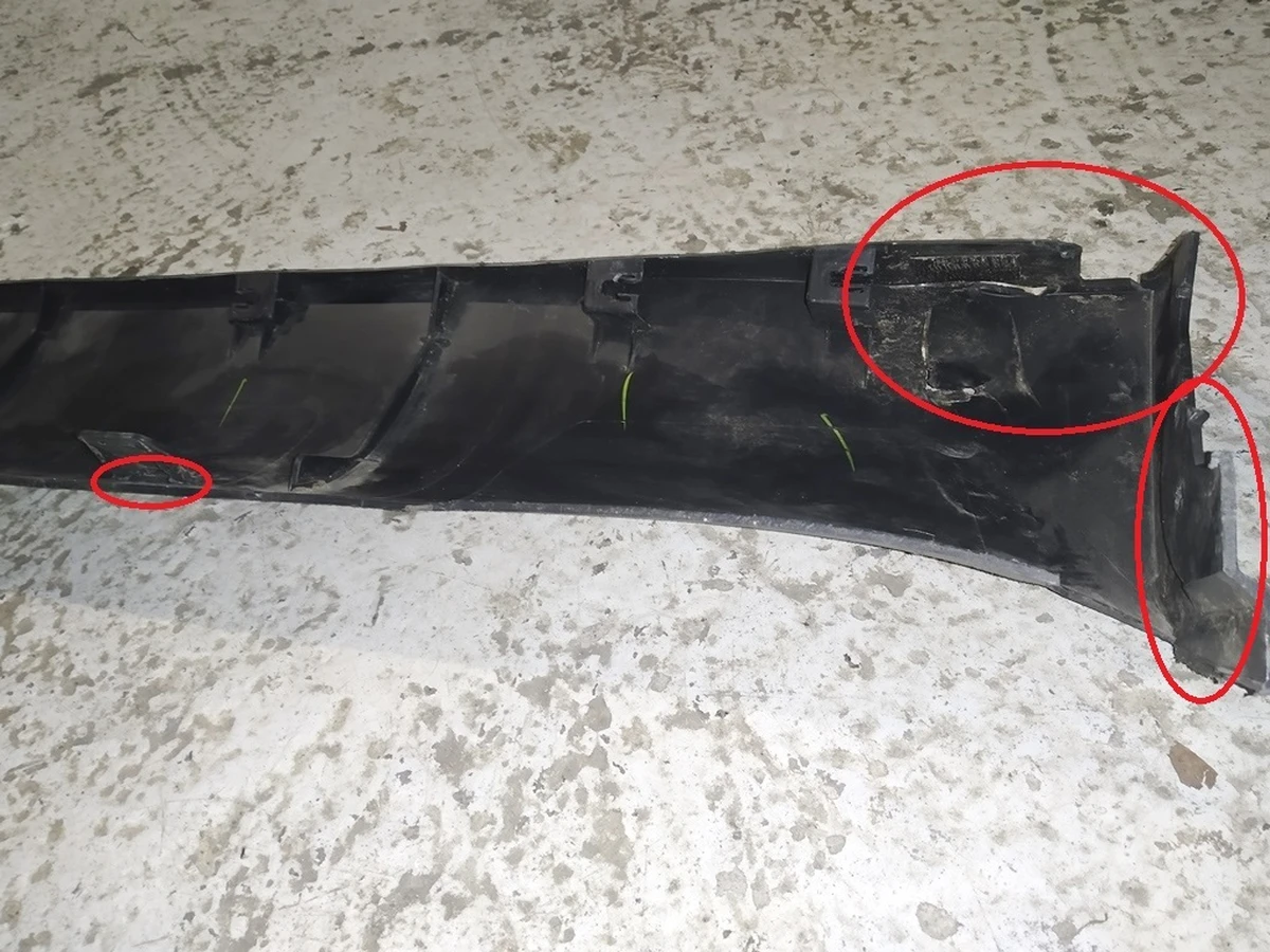 2 MODEL Y, ROCKER COVER RH, ASY damaged Tesla model Y 1497744-00-B